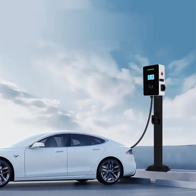 Station de recharge de véhicule électrique monoplace de type 2 de 7 kilowatts, montée sur le mur, écran LCD